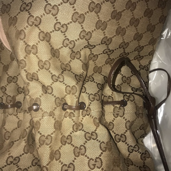 Gucci - Picture 2 of 6